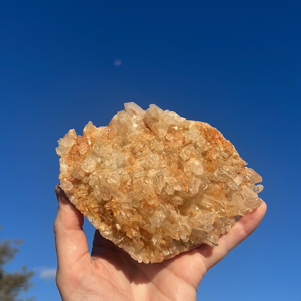 Freshwater quartz crystal, high frequency handmined golden quartz. ✨